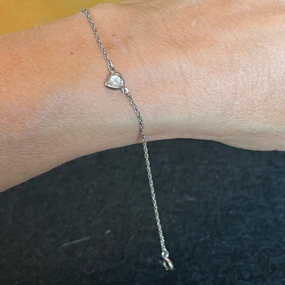 Avon Kids / Juniors Heart Bracelet Silver Tone - Picture 8 of 8